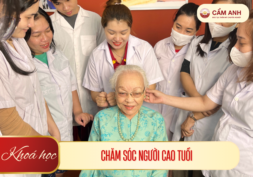 dao-tao-cham-soc-nguoi-cao-tuoi-cam-anh