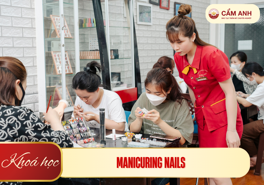 dao-tao-nail-di-nuoc-ngoai-manicuring-nail-cam-anh