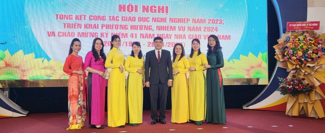 ubnd-tp-da-nang-so-ldtb-xh-vinh-danh-giao-vien-xuat-sac-nam-2023-cam-anh-2