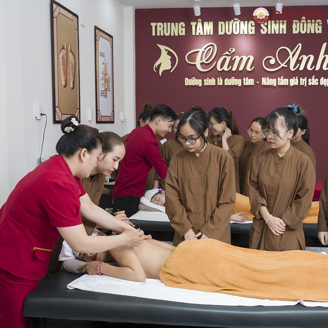 Những Ai Nên Học Massage Trị Liệu Chuyên Sâu Tại Cẩm Anh?