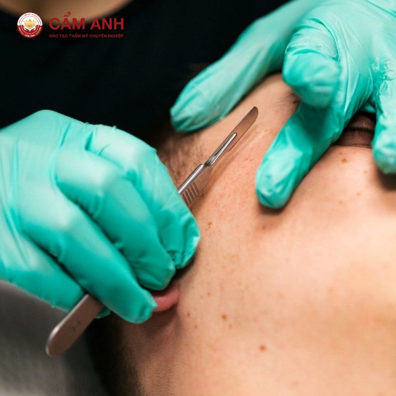 Những Ai Nên Học Cạo Mặt Dưỡng Sinh & Lấy Ráy Tai Tại Cẩm Anh?