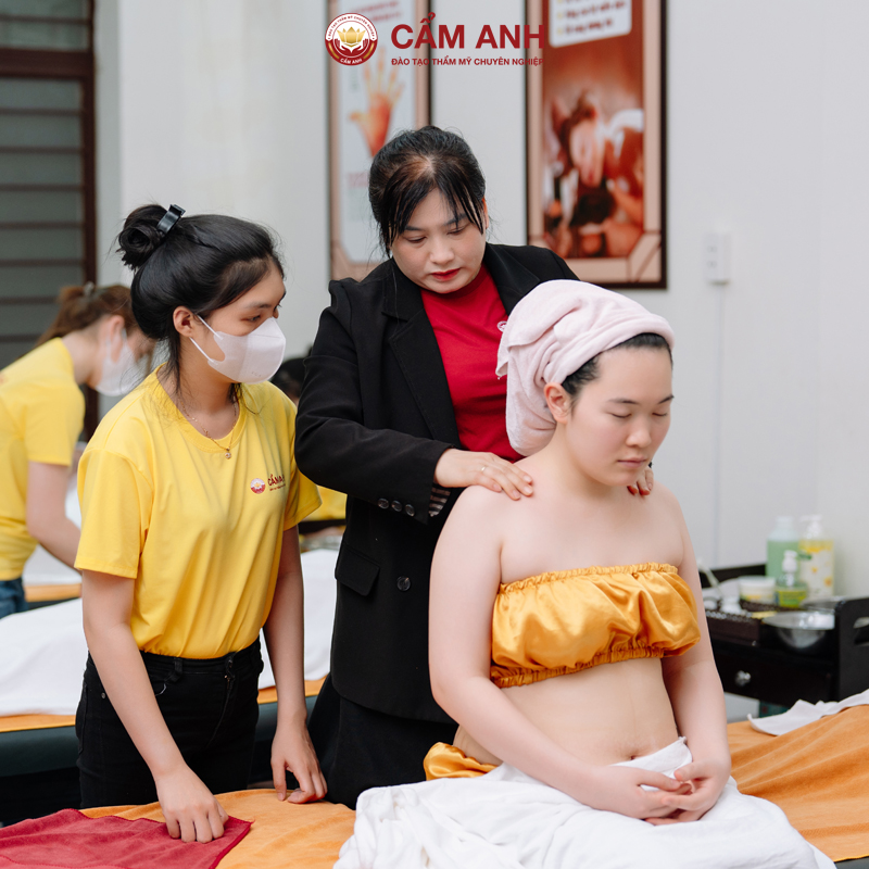Những Ai Nên Học Chăm Sóc Mẹ&Bé Tại Cẩm Anh?