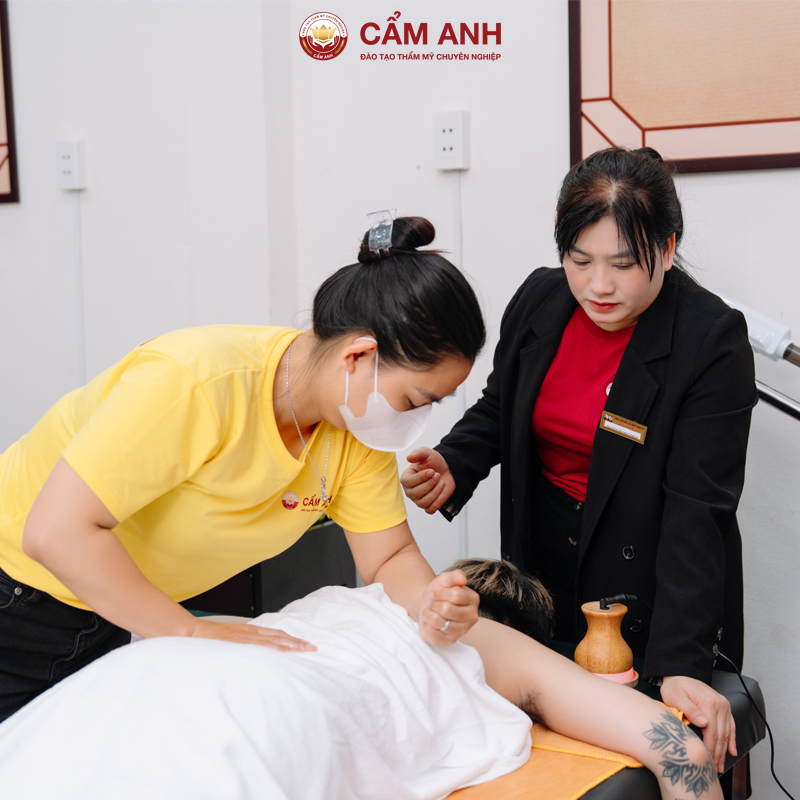 Những Ai Nên Học Chăm Sóc Da Dưỡng Sinh Trị Liệu Tại Cẩm Anh?