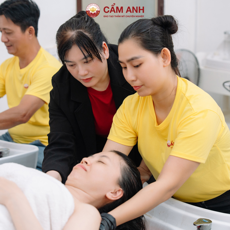 Những Ai Nên Học Gội Đầu Dưỡng Sinh Tại Cẩm Anh?