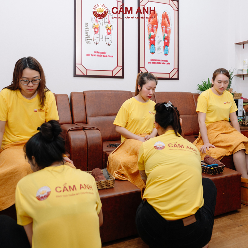 Khoá Đào Tạo Foot Massage Phù Hợp Với Những Ai?