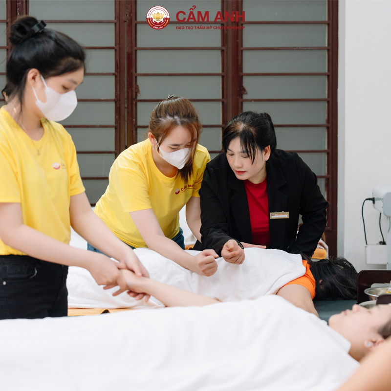 Những Ai Nên Học Massage Trị Liệu Chuyên Sâu Tại Cẩm Anh?