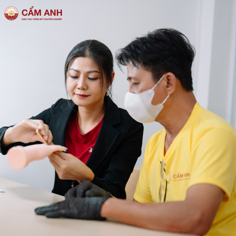 Khoá Đào Tạo Cosmetology Phù Hợp Với Những Ai?