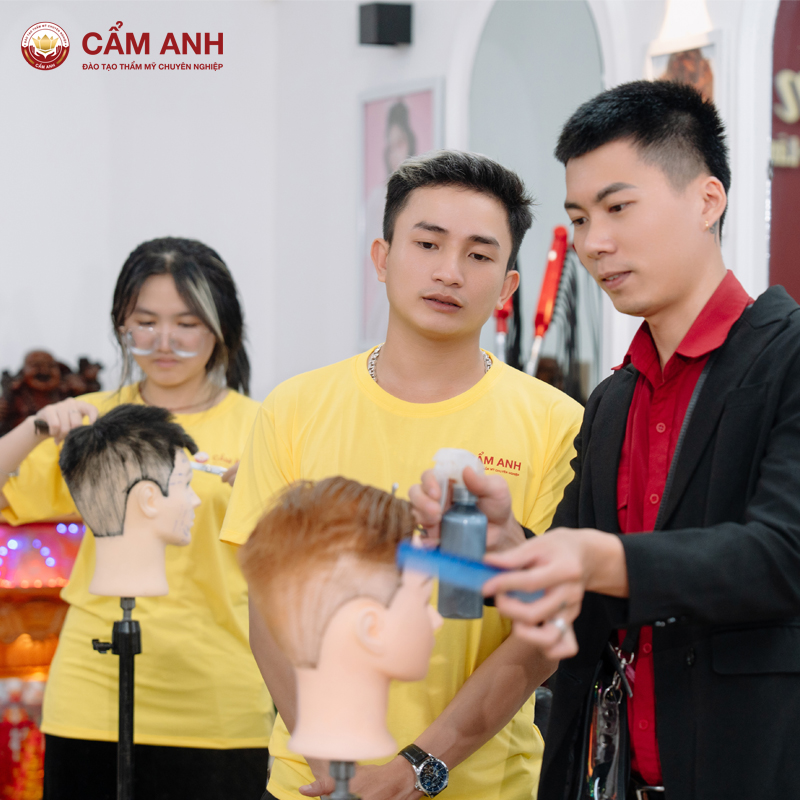 Những Ai Nên Học Tóc Nam Chuyên Nghiệp Tại Cẩm Anh?