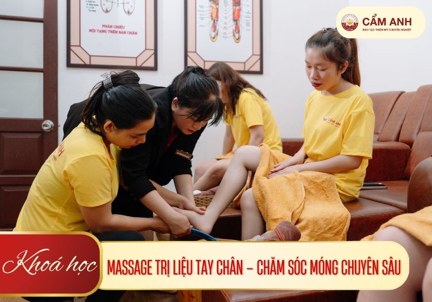 massage-tri-lieu-cham-soc-mong