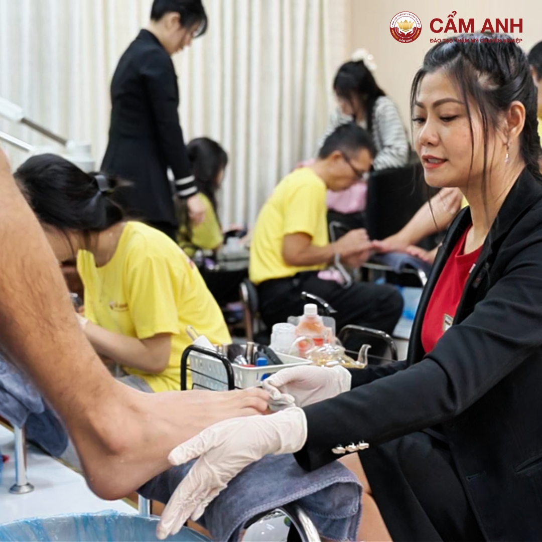 Khoá Đào Tạo Nail Quốc Tế Cơ Bản Phù Hợp Với Những Ai?