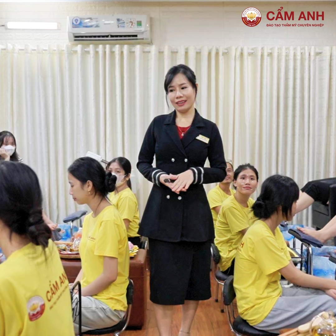 Vì Sao Nên Học Nail Quốc Tế Cơ Bản Tại Cẩm Anh